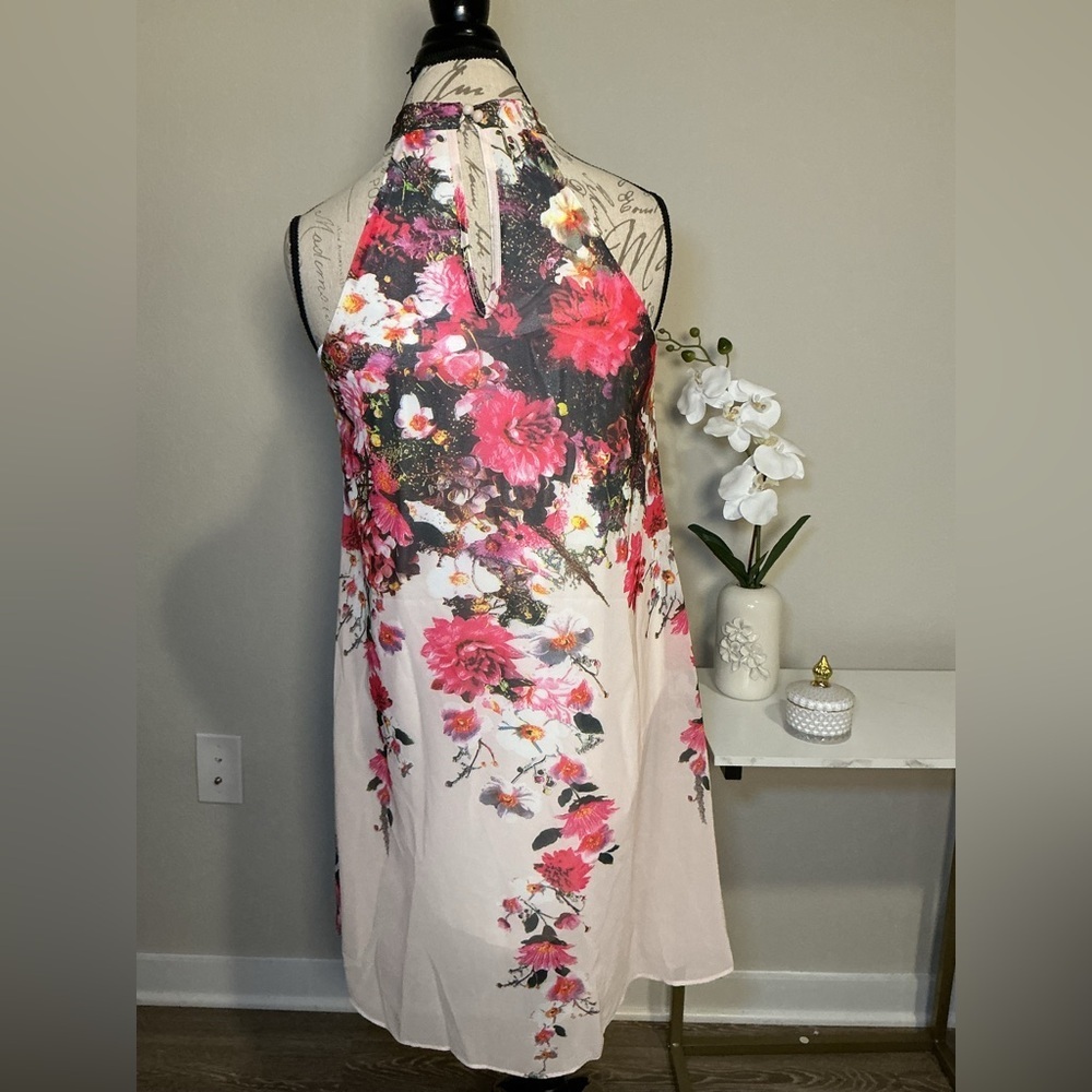 Sleeveless dress - Picture 2 of 6